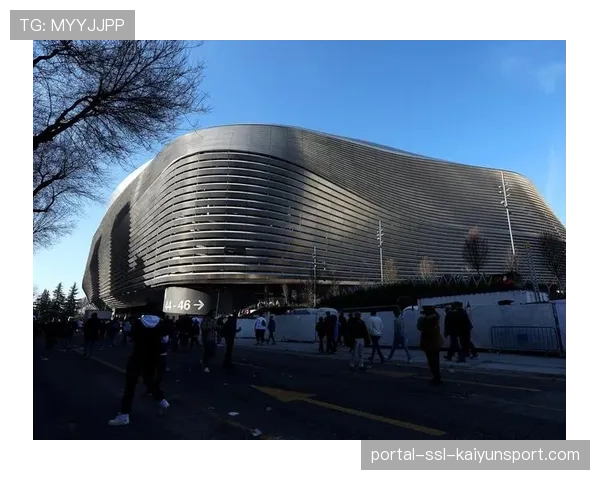 伯纳乌外部照明系统测试中,将加入灯光秀球场行列 伯纳乌外部照明系统测试中,将加入灯光秀球场行列